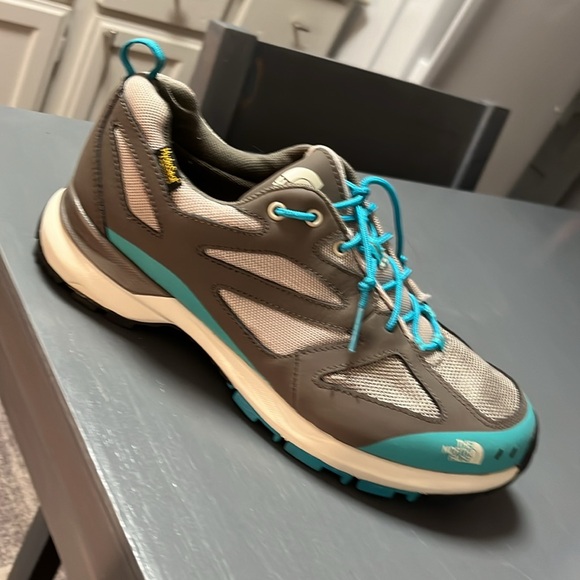 The North Face. Women’s size 8.5 tennis shoes. Grey and teal. Worn twice. - Picture 3 of 8